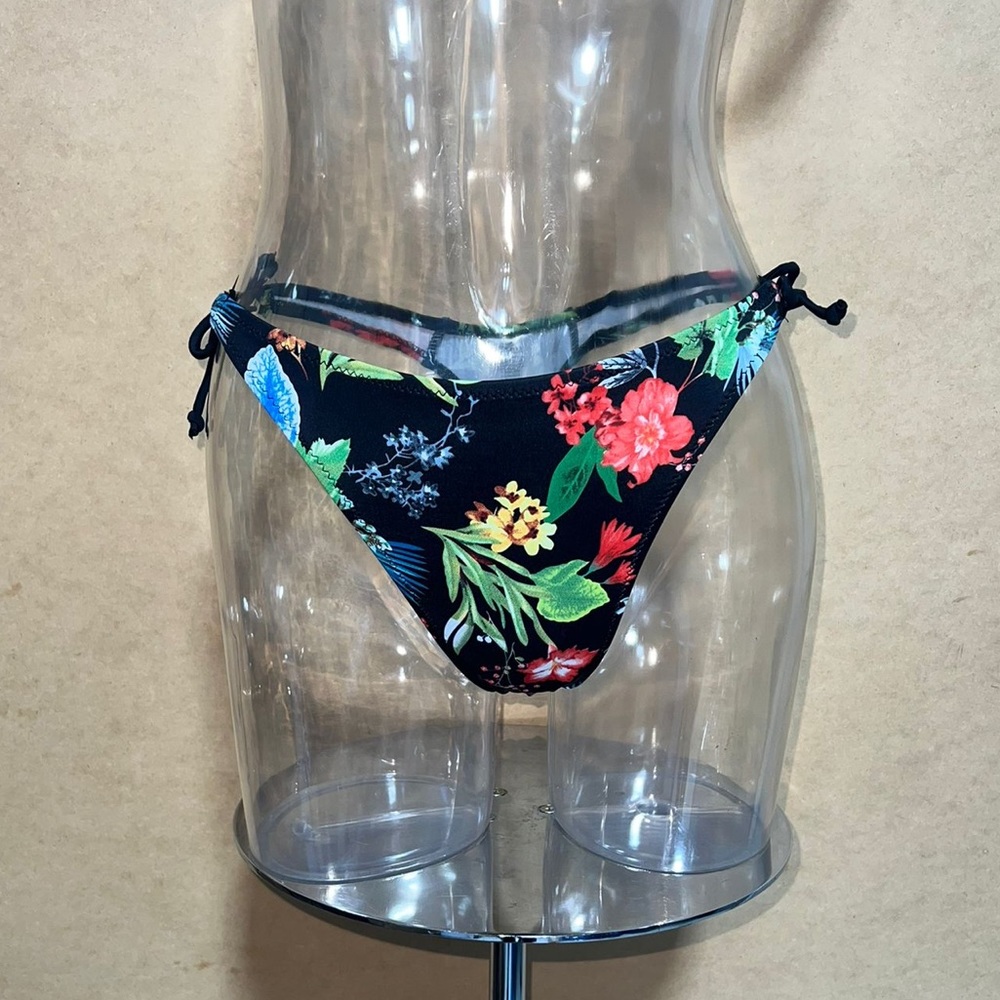 BIKINI BOTTOM